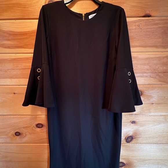 Carmen Marc Valvo Elegant Black Dress with Flared Sleeves size 6. NWOT - Picture 1 of 10